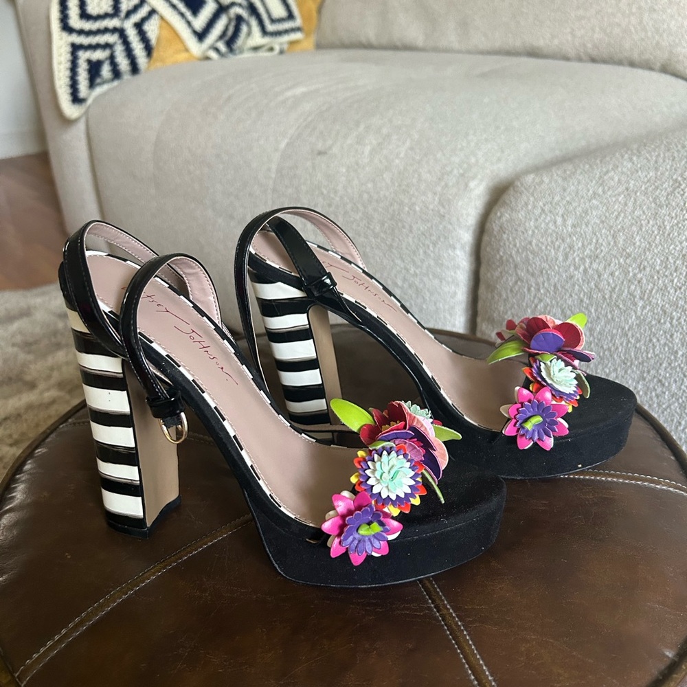 Betsey Johnson Floral Shoes with Striped Heel Size 9.5